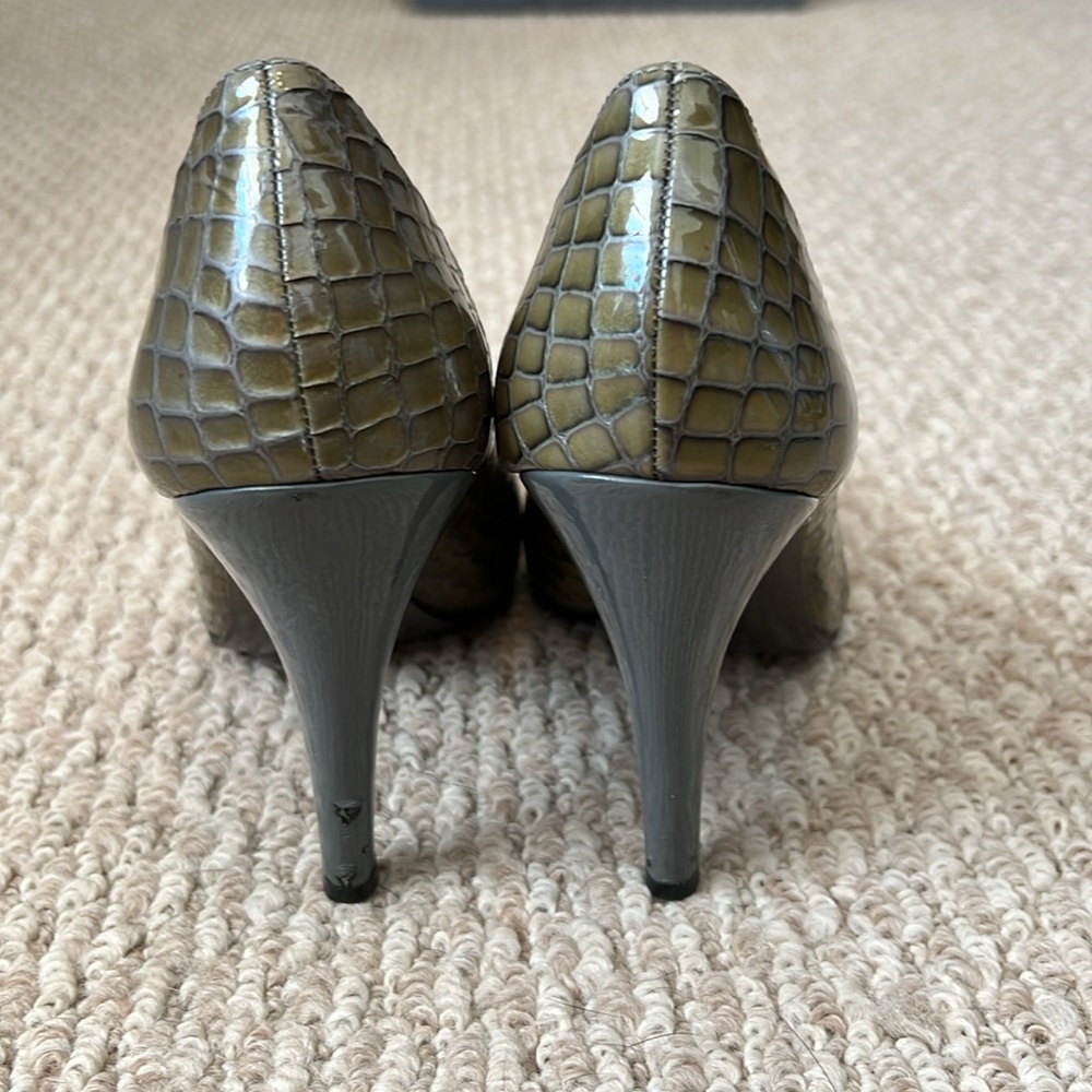 Women’s Heels - Picture 3 of 11